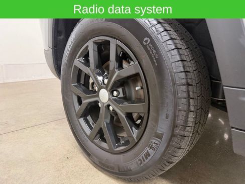 Used 2025 Jeep Grand Cherokee Limited w/ Luxury Tech Group II AWD/4WD image 11