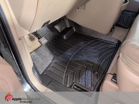 Used 2014 Chrysler Town & Country Touring-L w/ Driver Convenience Group image 15