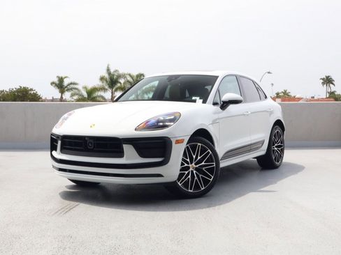 Certified 2025 Porsche Macan image 1