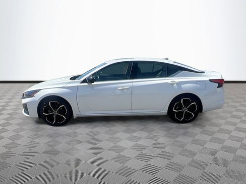 Used 2023 Nissan Altima 2.5 SR w/ SR Premium Package FWD image 4