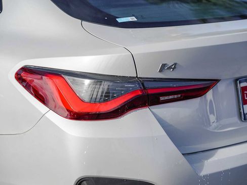 Used 2022 BMW i4 eDrive40 w/ M Sport Package image 7