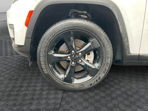 Used 2024 Jeep Grand Cherokee L Altitude image 14