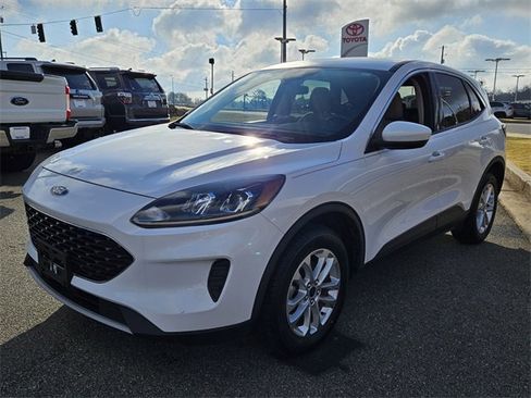 Used 2020 Ford Escape SE image 3