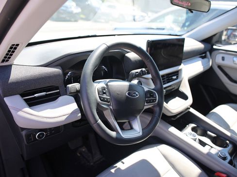 Used 2025 Ford Explorer Active w/ Active Comfort Package AWD/4WD image 9
