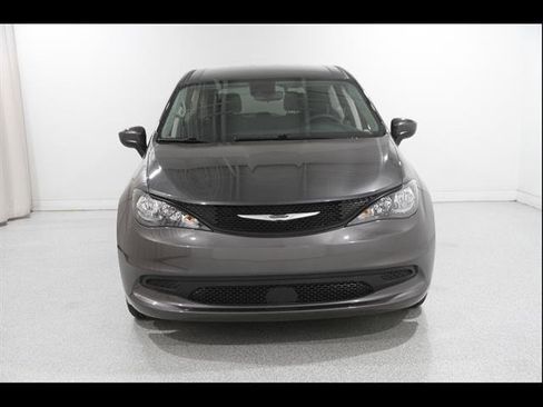Used 2023 Chrysler Voyager LX FWD image 2
