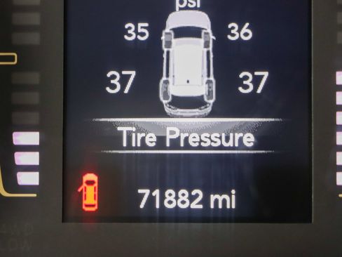 Used 2021 Jeep Cherokee Latitude Plus image 16