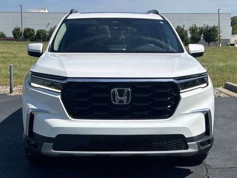 Used 2023 Honda Pilot Touring image 3