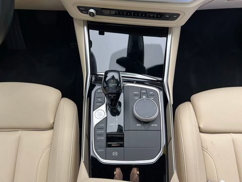 Used 2019 BMW 330i xDrive Sedan w/ Convenience Package image 11