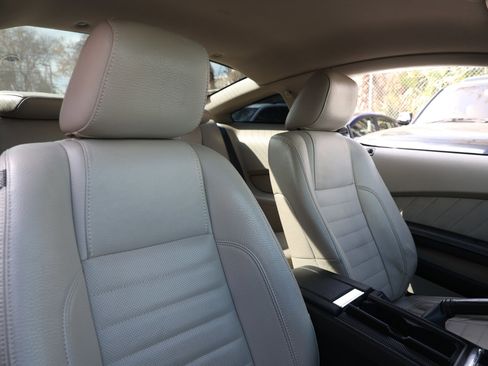 Used 2011 Ford Mustang GT Premium w/ Comfort Pkg image 19