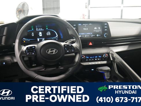 Used 2025 Hyundai Elantra Sport image 13