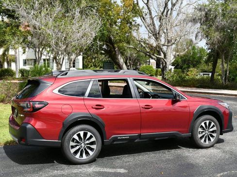 Used 2025 Subaru Outback Limited image 32