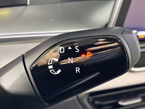 New 2026 Volkswagen Tiguan SE AWD/4WD image 17