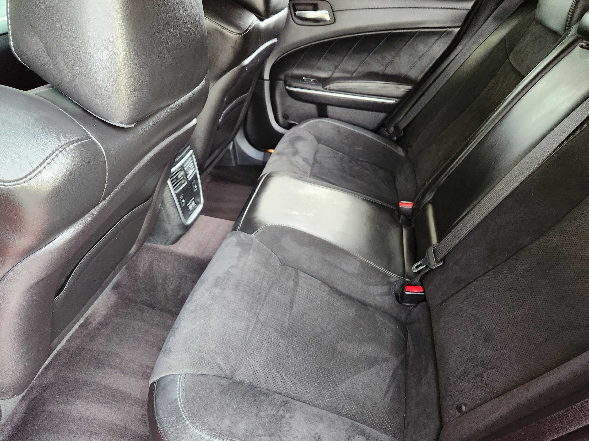 Used 2019 Dodge Charger Scat Pack w/ Technology Group RWD image 32