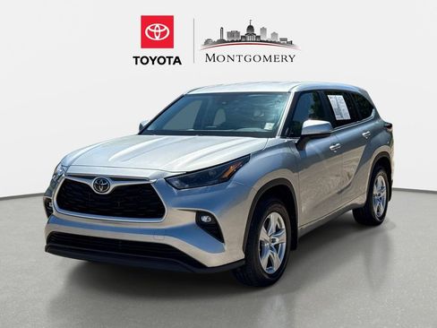 Used 2024 Toyota Highlander LE AWD/4WD image 7