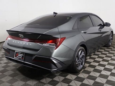 Used 2025 Hyundai Elantra Sport FWD image 8