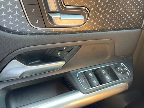 Used 2025 Mercedes-Benz GLA 250 4MATIC image 11