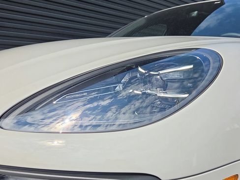 Certified 2026 Porsche Macan AWD/4WD image 25