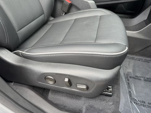 Used 2025 Buick Enclave Preferred FWD image 21