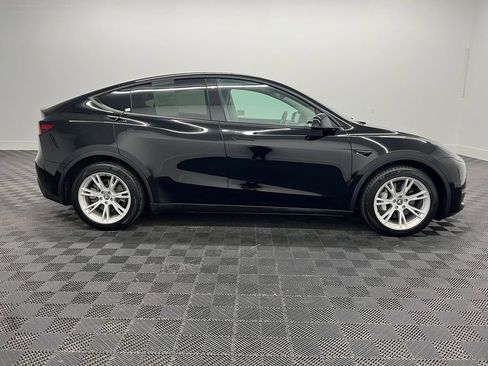 Used 2021 Tesla Model Y Long Range image 7