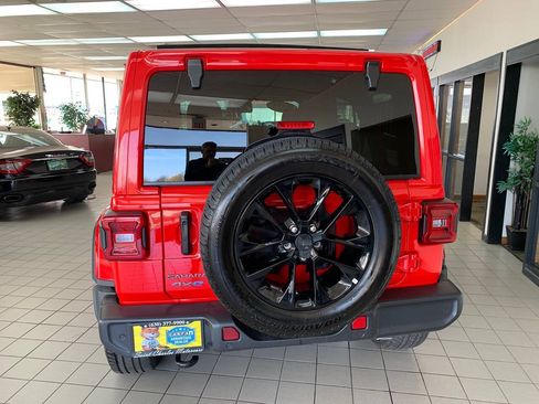 Used 2025 Jeep Wrangler Unlimited Sahara w/ Safety Group AWD/4WD image 6