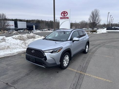 Used 2023 Toyota Corolla Cross LE w/ Moonroof Package image 7