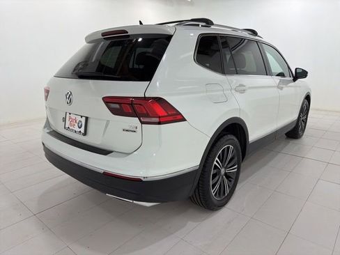 Used 2018 Volkswagen Tiguan SEL w/ 3rd Row Seat Package AWD/4WD image 5