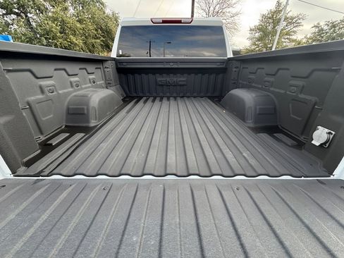 Used 2024 GMC Sierra 1500 Elevation w/ LPO, Elevation Black Package image 11