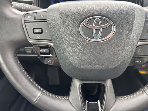Used 2025 Toyota Camry XLE image 16
