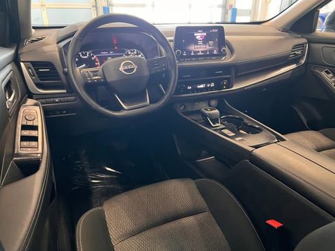 Used 2025 Nissan Rogue SV image 30