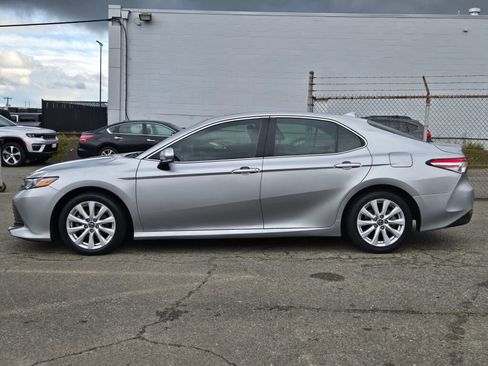 Used 2019 Toyota Camry LE w/ Convenience Package image 4