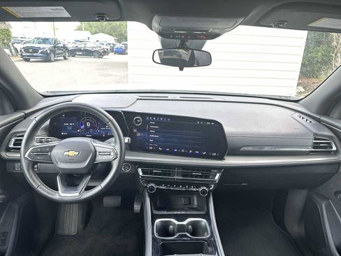 Certified 2025 Chevrolet Traverse LT FWD image 14