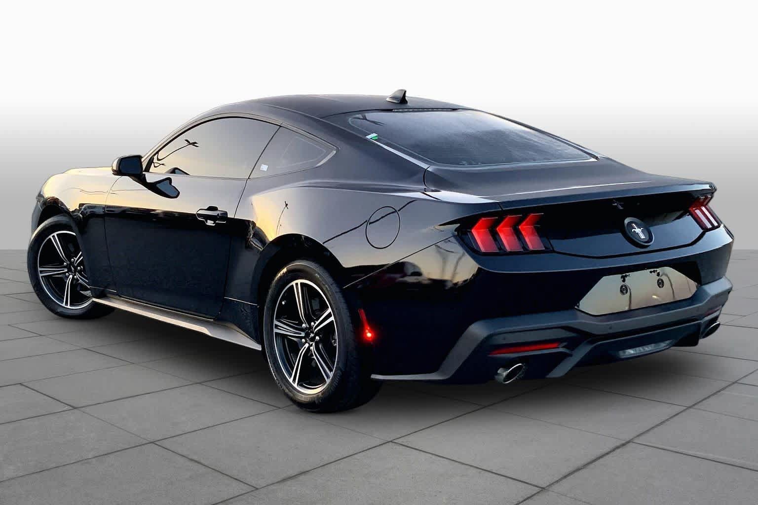 Used 2025 Ford Mustang Coupe RWD image 11