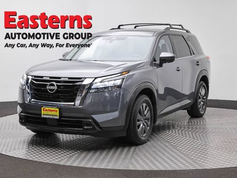 Used 2024 Nissan Pathfinder SV AWD/4WD image 1