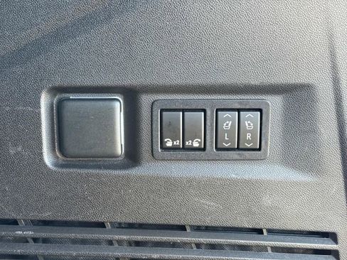 Used 2021 GMC Yukon AT4 w/ AT4 Premium Plus Package image 23