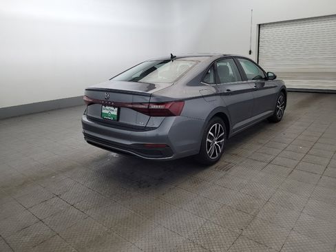 Used 2025 Volkswagen Jetta SE FWD image 9