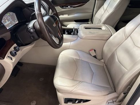 Used 2015 Cadillac Escalade Luxury AWD/4WD image 16