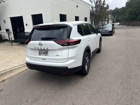 Used 2026 Nissan Rogue SV AWD/4WD image 7