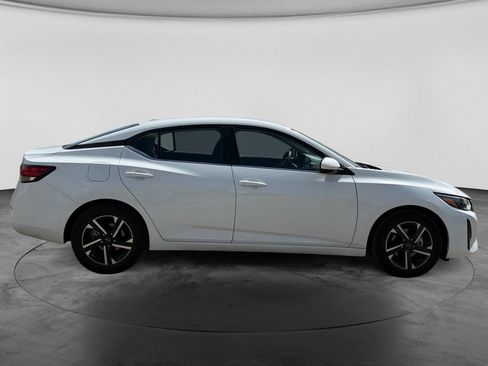 Used 2025 Nissan Sentra SV FWD image 10