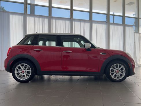 Used 2020 MINI Cooper 4-Door Hardtop image 8