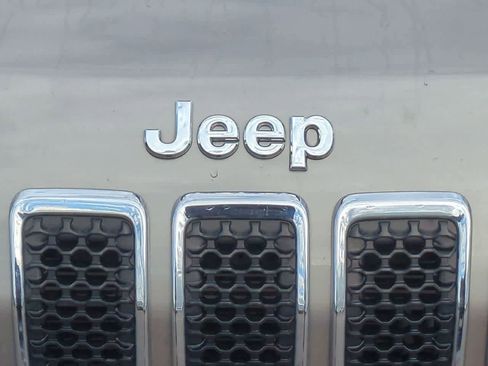 Used 2021 Jeep Cherokee Limited image 11