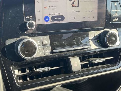 Used 2023 Toyota Highlander L image 32