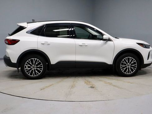 Certified 2024 Ford Escape SE w/ PHEV Premium Package image 13