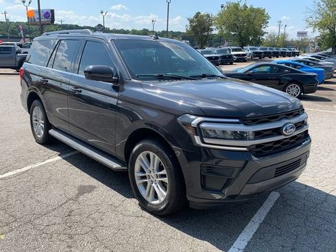 Used 2022 Ford Expedition XLT AWD/4WD image 3