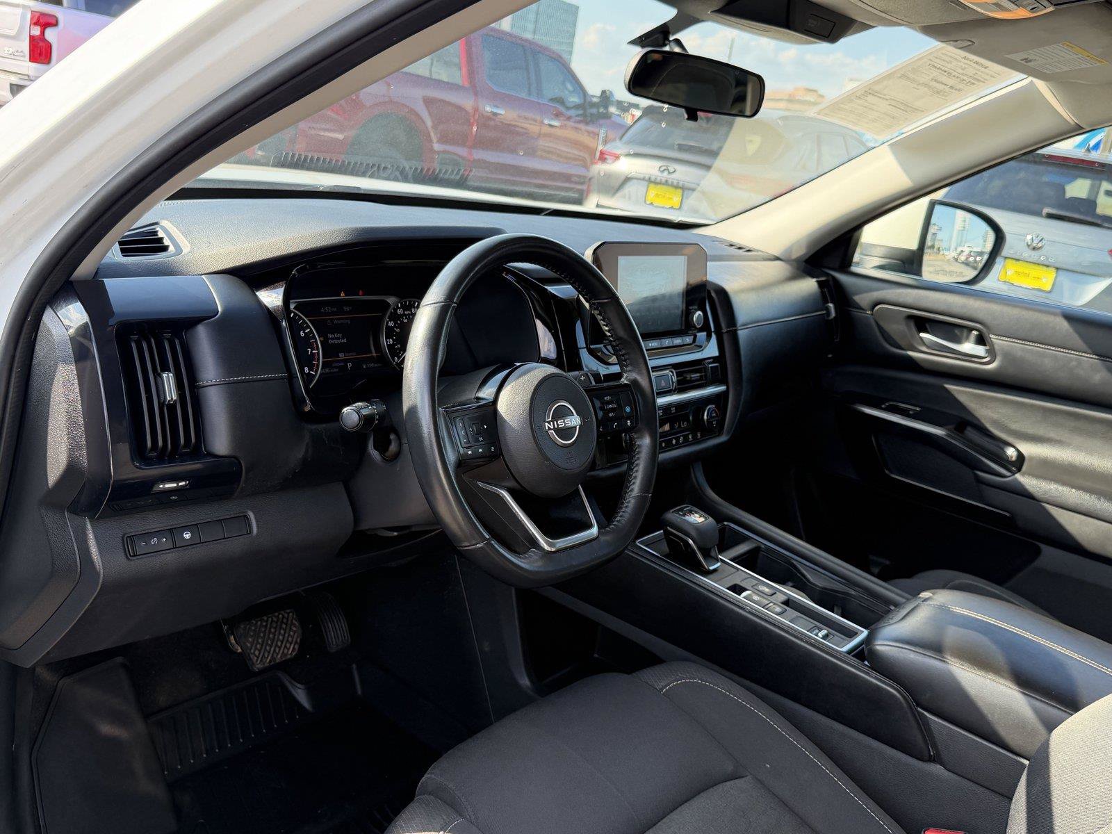 Used 2022 Nissan Pathfinder SV FWD image 16