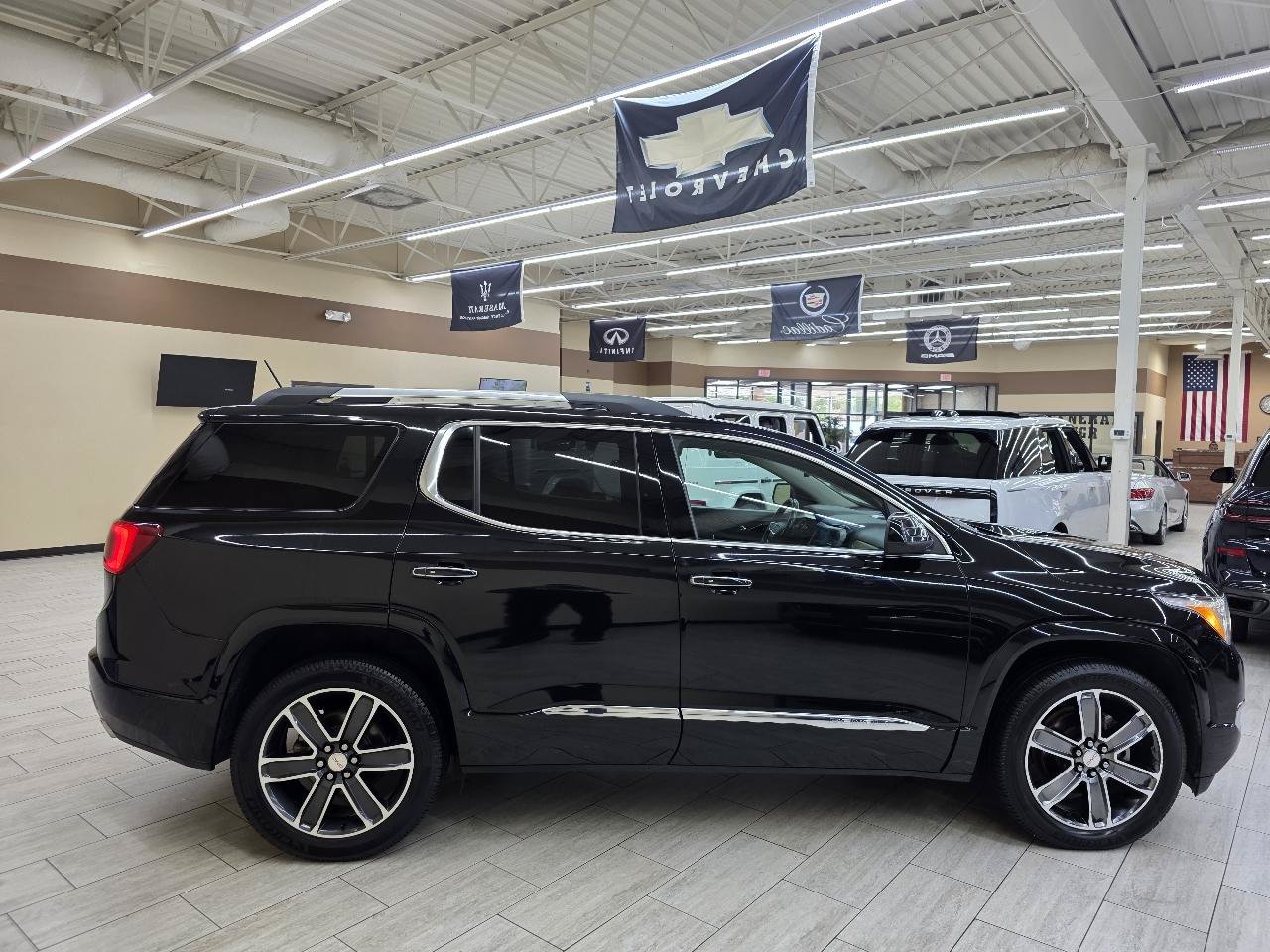 Used 2017 GMC Acadia Denali AWD/4WD image 5