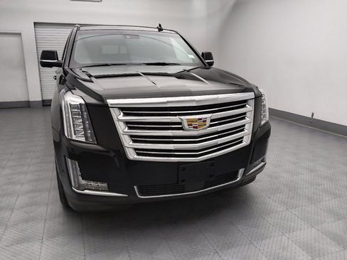 Used 2018 Cadillac Escalade Platinum AWD/4WD image 14