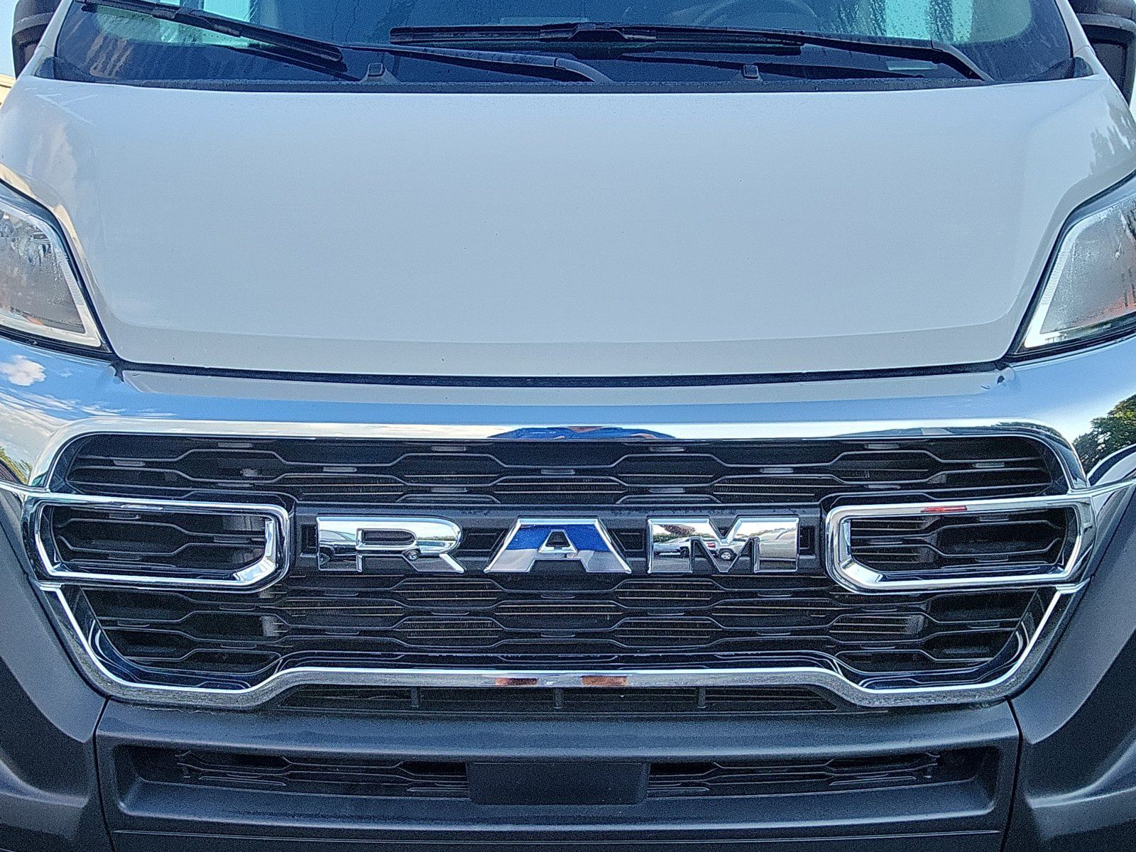 Used 2025 RAM ProMaster 2500 w/ U-Haul Equipment Group FWD image 11