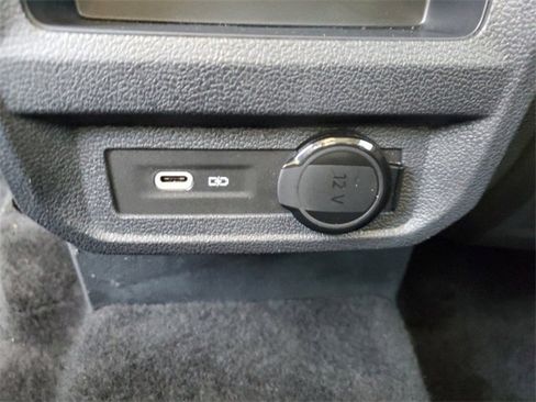 Used 2023 Volkswagen Tiguan SE w/ Panoramic Sunroof Package image 12