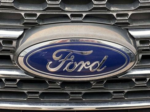 Used 2023 Ford Explorer XLT w/ Equipment Group 202A AWD/4WD image 5