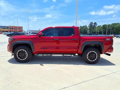 Certified 2025 Toyota Tacoma TRD Off-Road AWD/4WD image 8